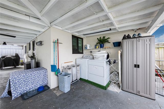 30 NW 56th Court 32, Miami, FL 33126