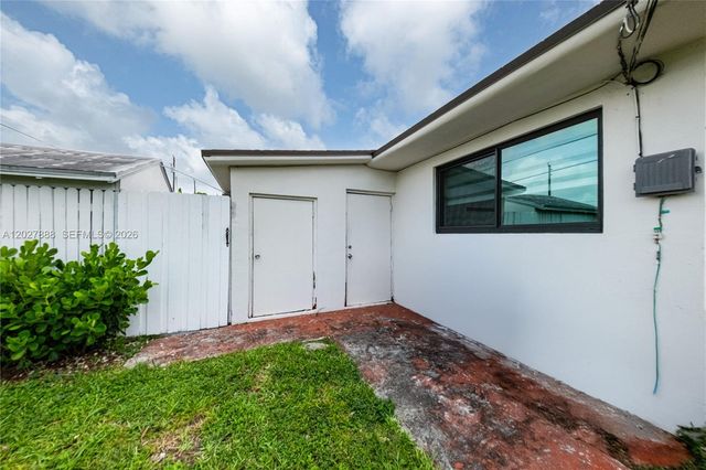 30 NW 56th Court 32, Miami, FL 33126