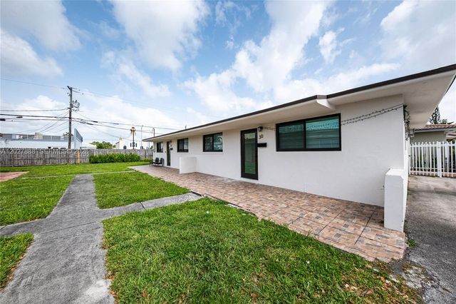 30 NW 56th Court 32, Miami, FL 33126
