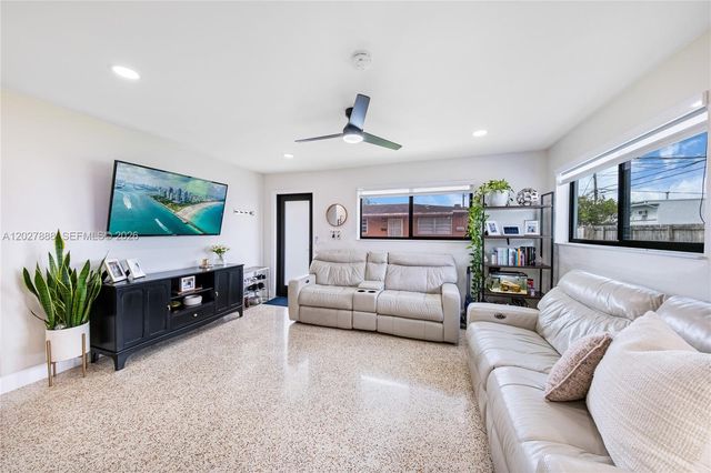 30 NW 56th Court 32, Miami, FL 33126