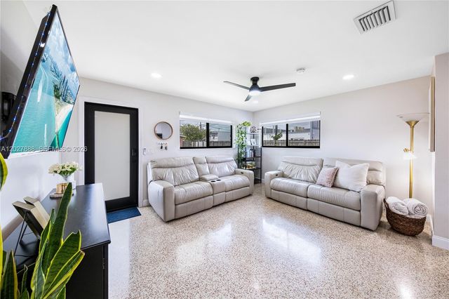 30 NW 56th Court 32, Miami, FL 33126