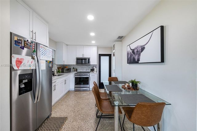 30 NW 56th Court 32, Miami, FL 33126