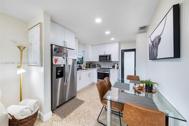 30 NW 56th Court 32, Miami, FL 33126