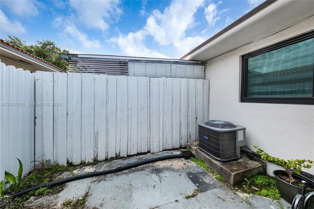 30 NW 56th Court 32, Miami, FL 33126