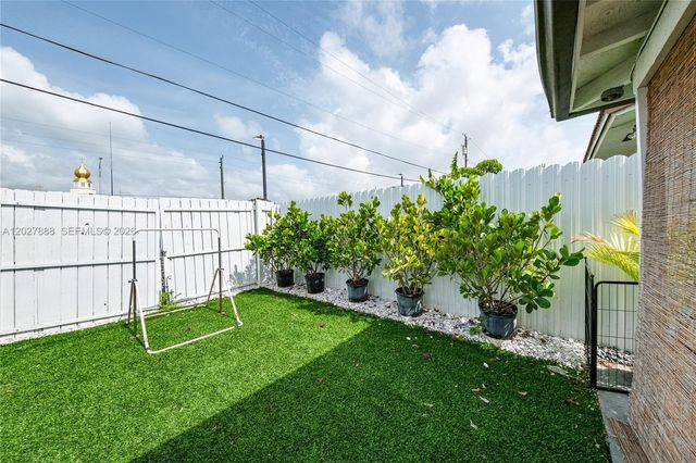 30 NW 56th Court 32, Miami, FL 33126