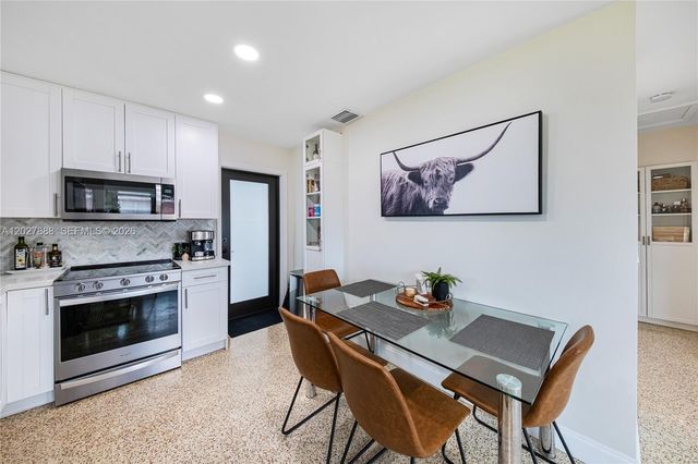 30 NW 56th Court 32, Miami, FL 33126