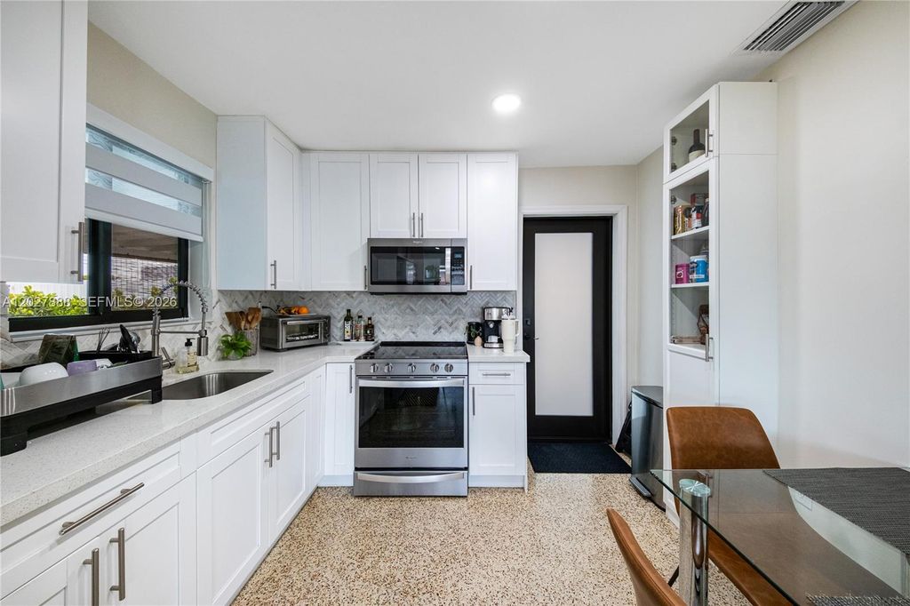 30 NW 56th Court 32, Miami, FL 33126