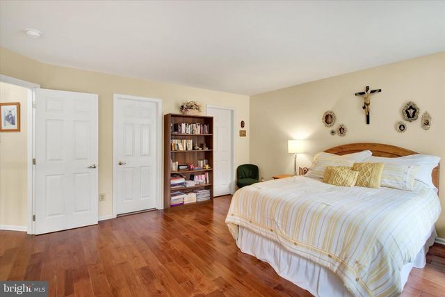 107 CASTLE DR, North Wales, PA 19454
