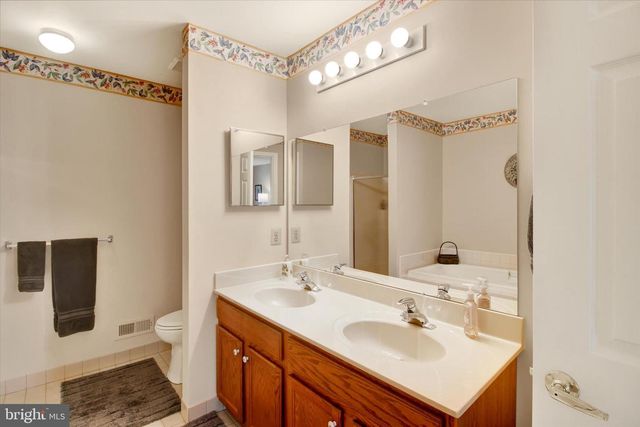 107 CASTLE DR, North Wales, PA 19454