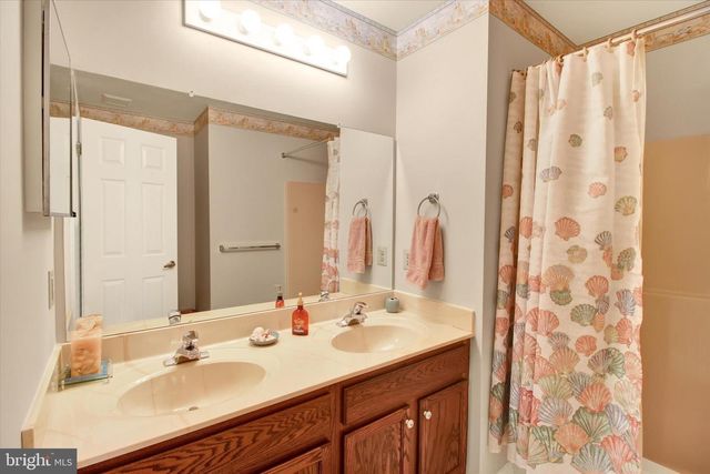 107 CASTLE DR, North Wales, PA 19454