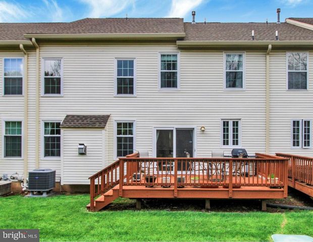 107 CASTLE DR, North Wales, PA 19454