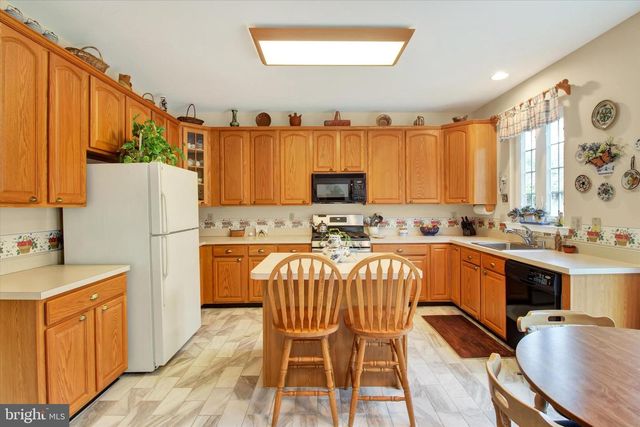 107 CASTLE DR, North Wales, PA 19454