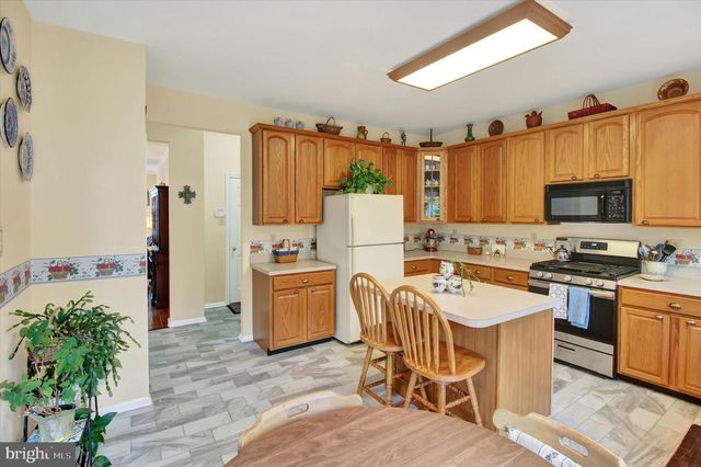 107 CASTLE DR, North Wales, PA 19454