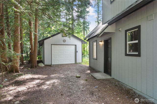 981 Red Valley Lane, Maple Falls, WA 98266