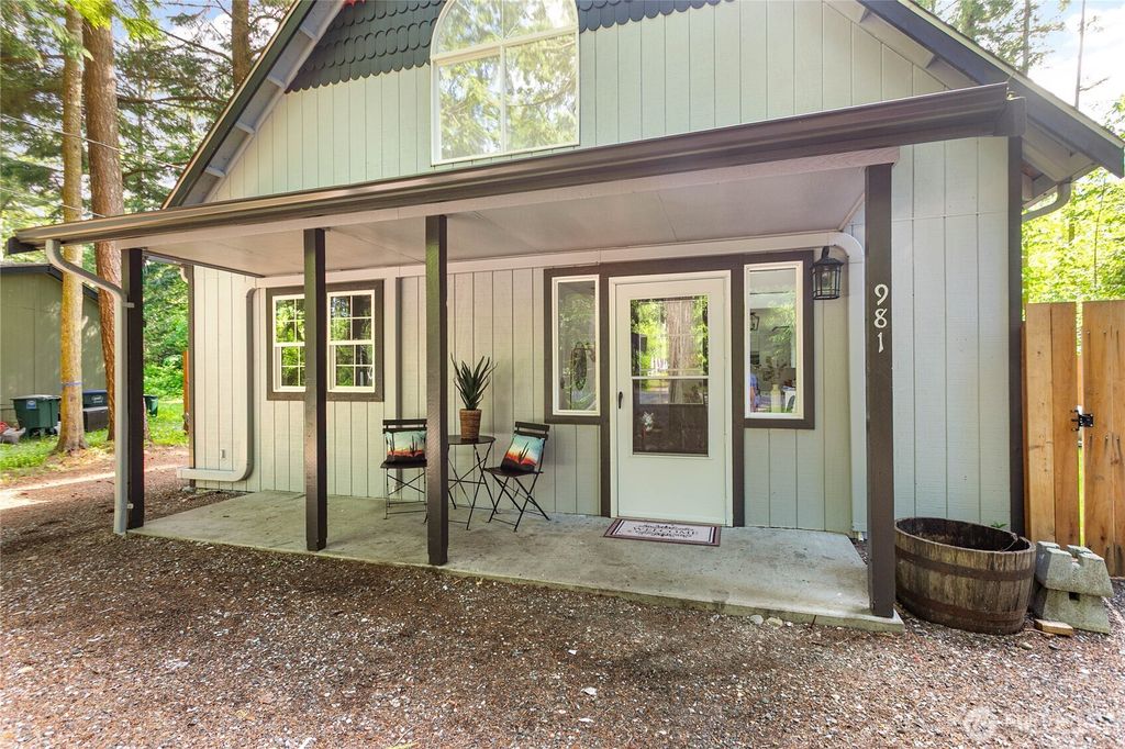 981 Red Valley Lane, Maple Falls, WA 98266