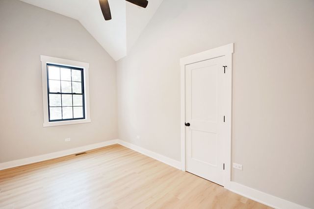 28722 N Madison Avenue, Wauconda, IL 60084