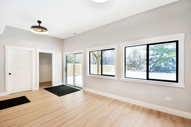 28722 N Madison Avenue, Wauconda, IL 60084