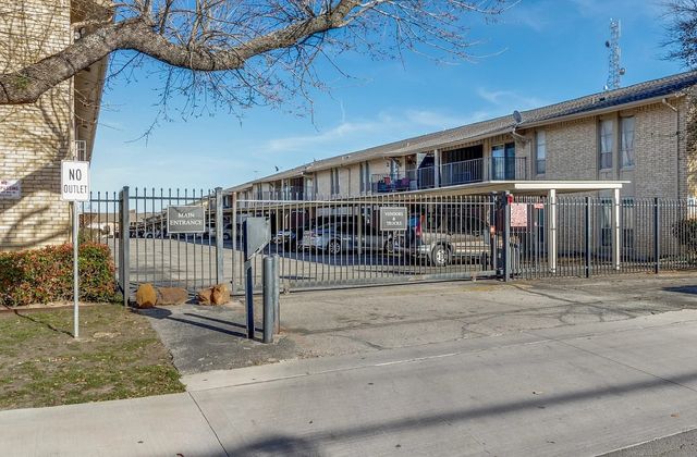 5826 Sandhurst Lane C, Dallas, TX 75206