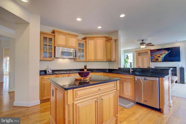 7690 OAK FIELD CT, Springfield, VA 22153