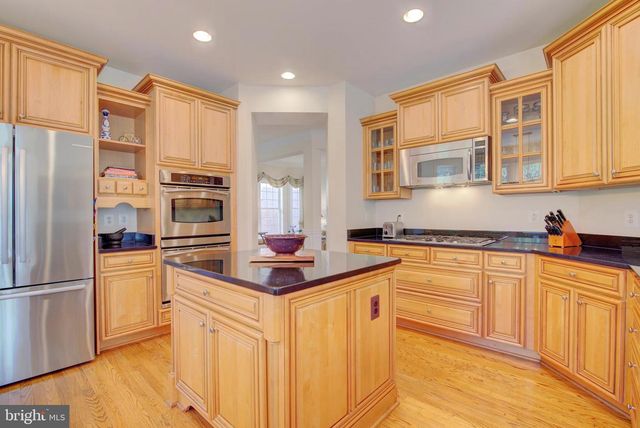 7690 OAK FIELD CT, Springfield, VA 22153