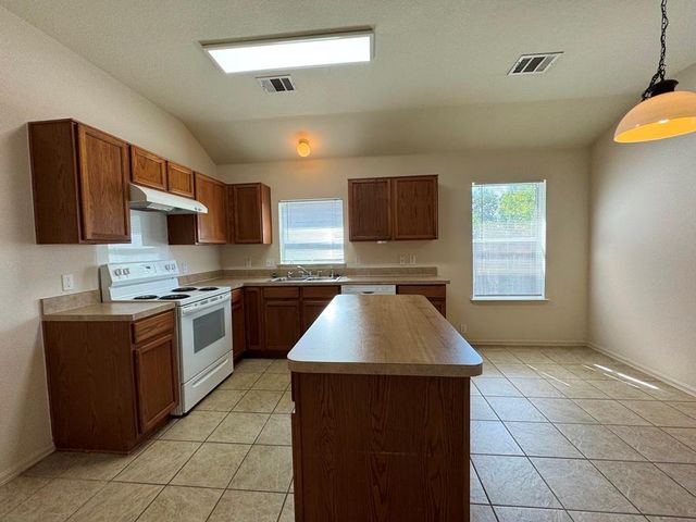 172 Spruce DR, Kyle, TX 78640