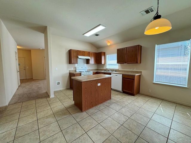 172 Spruce DR, Kyle, TX 78640