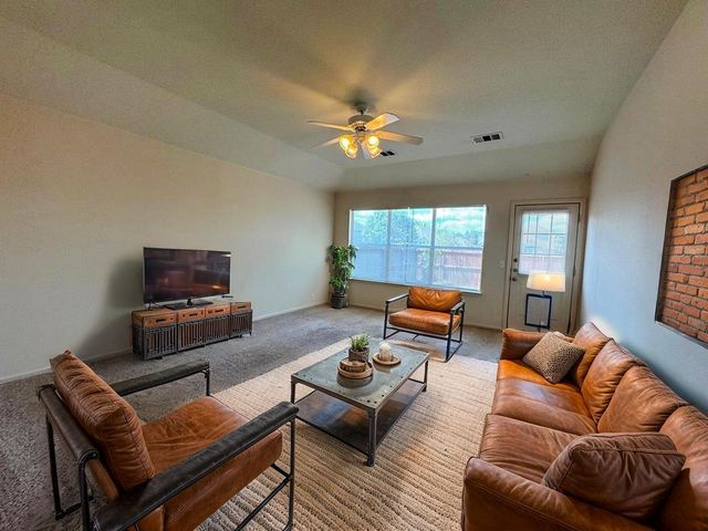 172 Spruce DR, Kyle, TX 78640