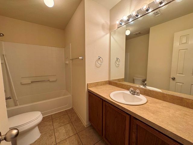 172 Spruce DR, Kyle, TX 78640