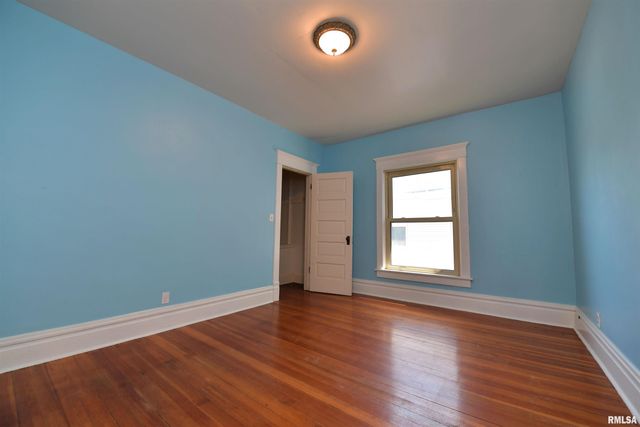 919 W MOSS Avenue, Peoria, IL 61606
