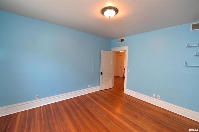 919 W MOSS Avenue, Peoria, IL 61606