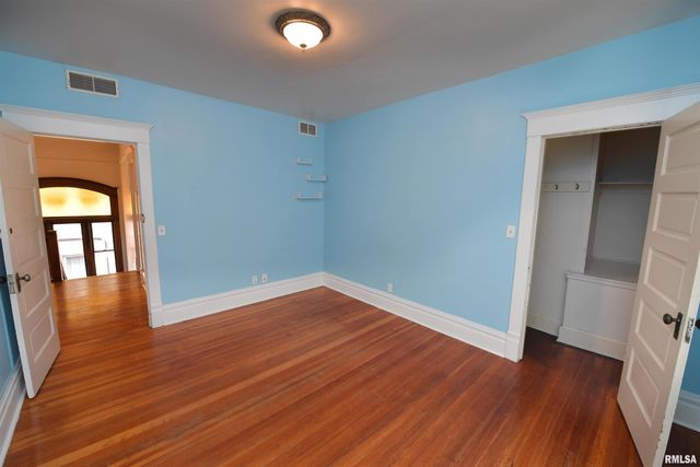 919 W MOSS Avenue, Peoria, IL 61606