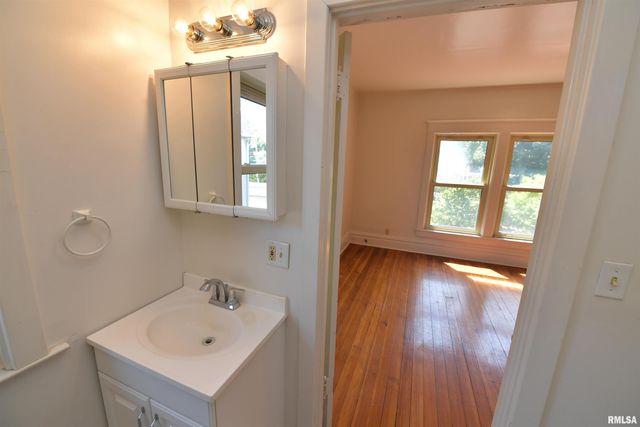 919 W MOSS Avenue, Peoria, IL 61606
