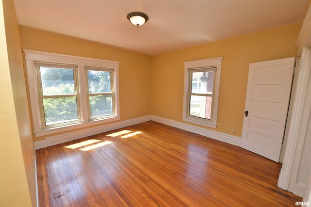 919 W MOSS Avenue, Peoria, IL 61606