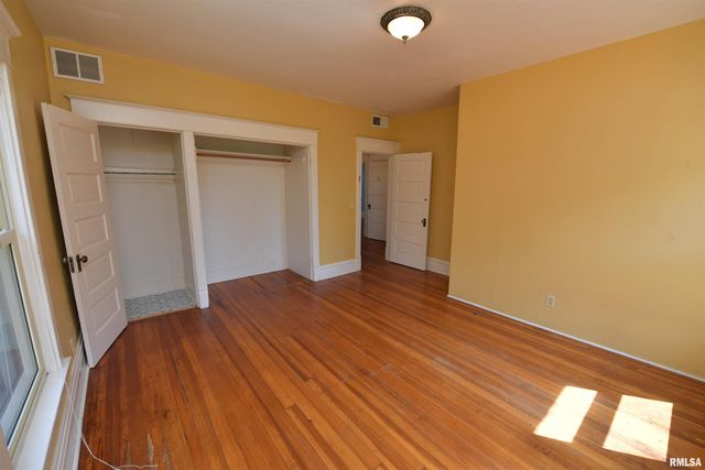 919 W MOSS Avenue, Peoria, IL 61606
