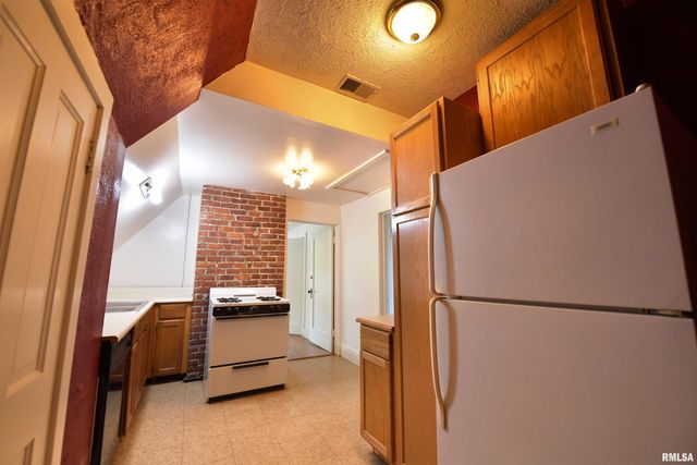 919 W MOSS Avenue, Peoria, IL 61606