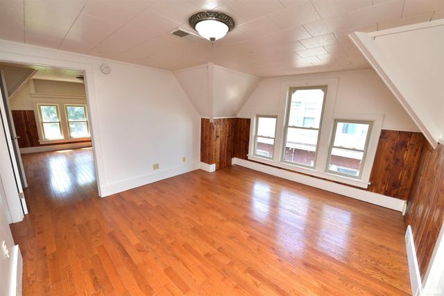 919 W MOSS Avenue, Peoria, IL 61606