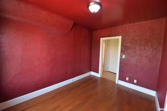 919 W MOSS Avenue, Peoria, IL 61606