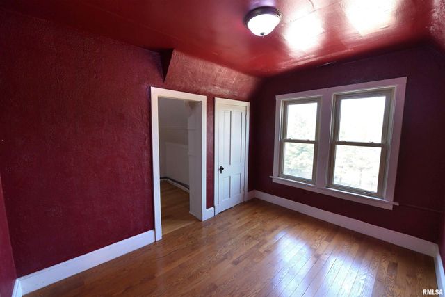 919 W MOSS Avenue, Peoria, IL 61606