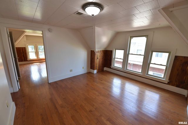 919 W MOSS Avenue, Peoria, IL 61606