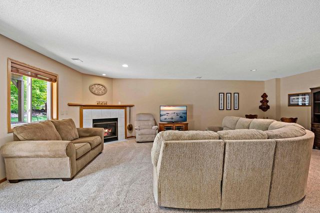 9800 Evergreen Avenue N, Brooklyn Park, MN 55443