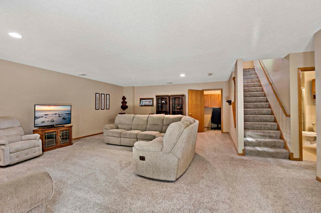 9800 Evergreen Avenue N, Brooklyn Park, MN 55443