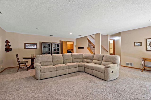 9800 Evergreen Avenue N, Brooklyn Park, MN 55443