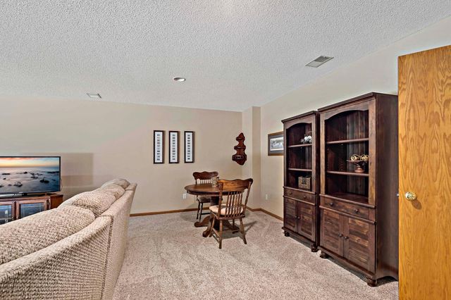 9800 Evergreen Avenue N, Brooklyn Park, MN 55443