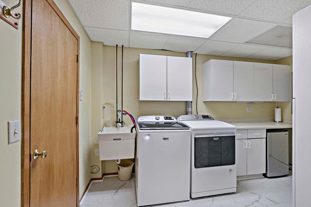 9800 Evergreen Avenue N, Brooklyn Park, MN 55443