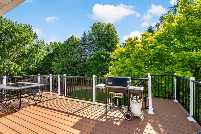 9800 Evergreen Avenue N, Brooklyn Park, MN 55443