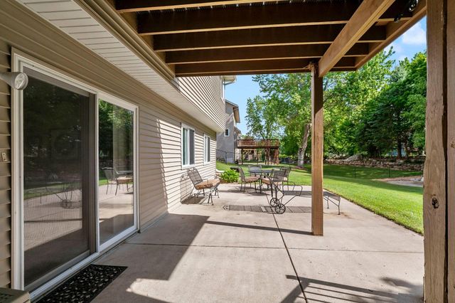9800 Evergreen Avenue N, Brooklyn Park, MN 55443