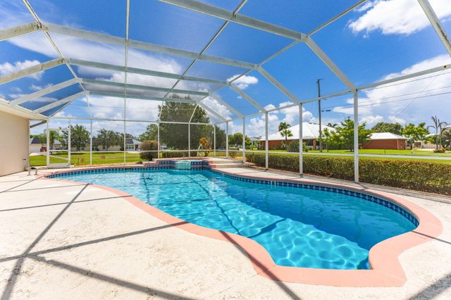165 SW Hawthorne Circle, Port St. Lucie, Port St Lucie, FL 34953