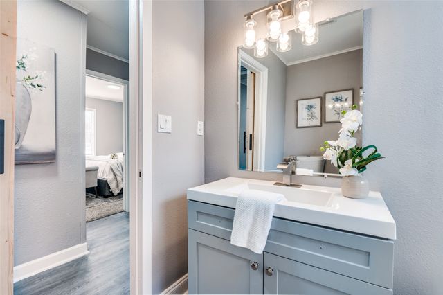 421 W 8th Street, Lancaster, TX 75146