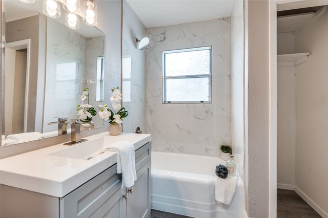 421 W 8th Street, Lancaster, TX 75146