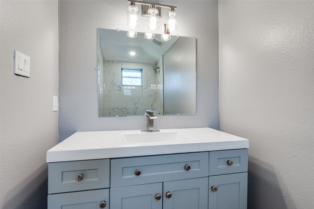 421 W 8th Street, Lancaster, TX 75146